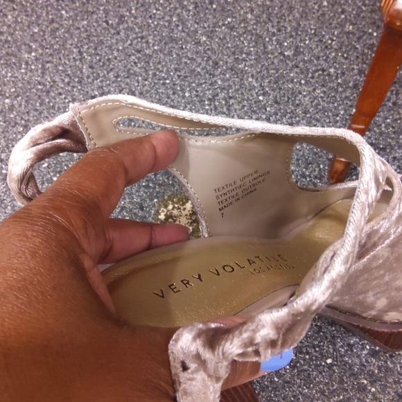 Very VOLATILE TIE back heels champagne color shoes - Picture 5 of 7